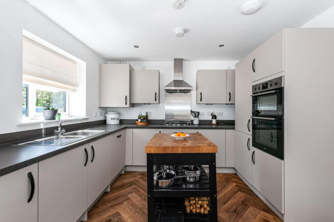 3 bed Semi-Detached for sale Image 8