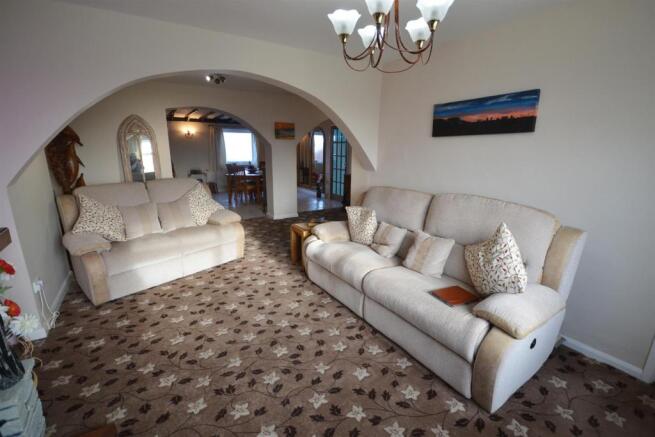 LOUNGE 2.jpg
