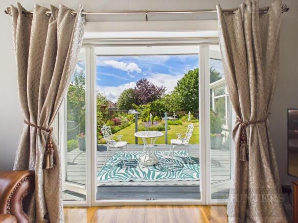 5 bed Detached for sale Image 6