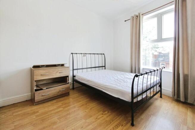 4 bed House for sale Image 11