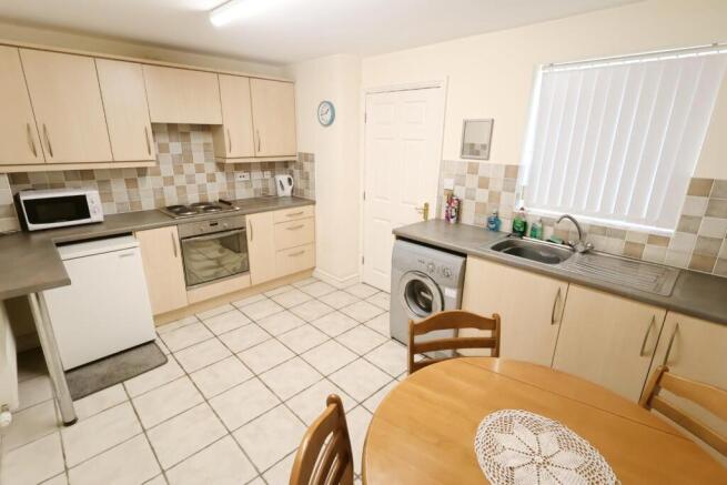 KITCHEN/DINING ROOM