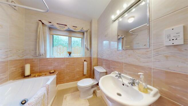 FAMILY BATHROOM