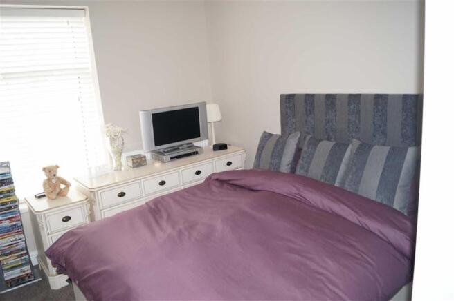 BEDROOM 1 (FRONT)
