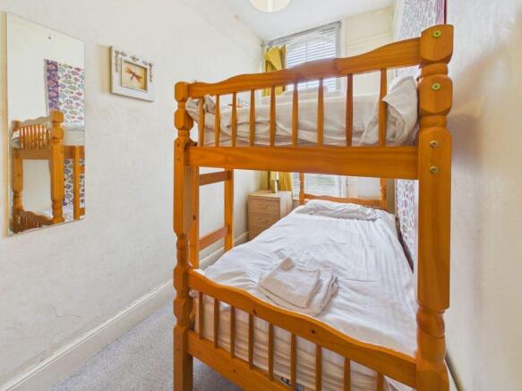 2 bed Flat for sale Image 7