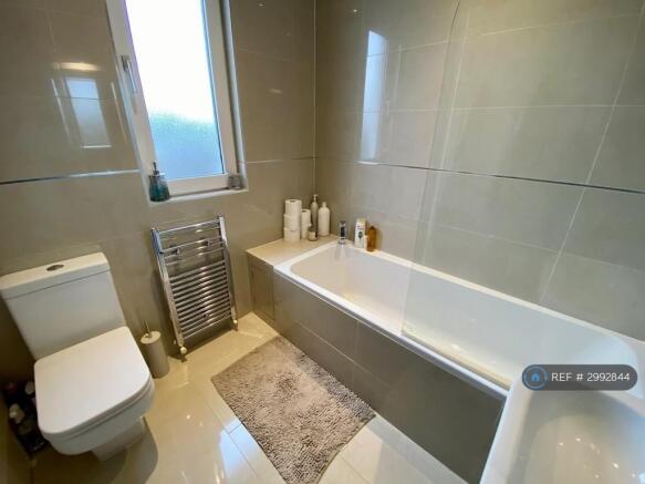3 bed Semi-Detached to rent Image 12