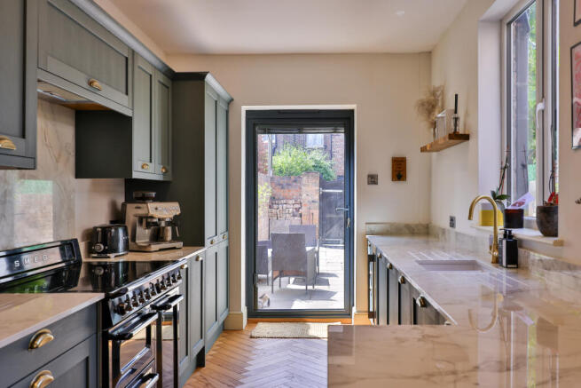 4 bed Town House for sale Image 6