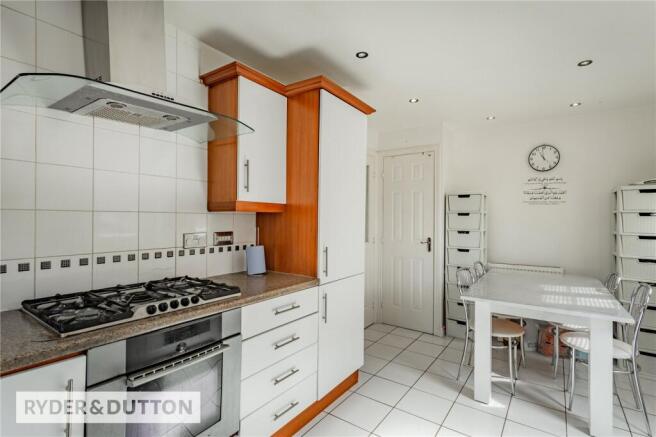 5 bed Detached for sale Image 8