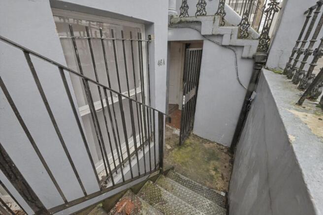 Flat A, 46 Chesterton Road, Notting Hill, London W10 6ER