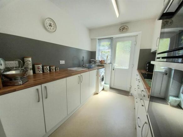 3 Ochil Close Kitchen.jpg