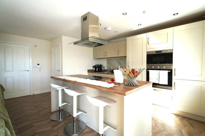 2 bed Flat for sale Image 6