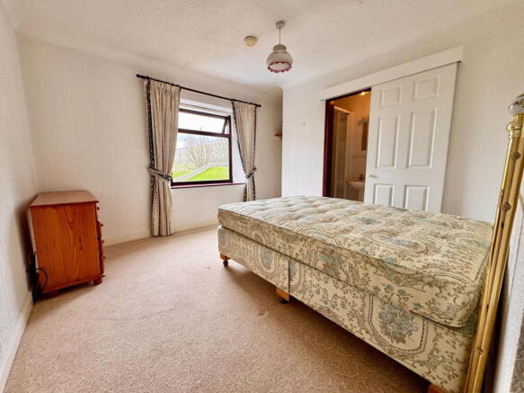 4 bed Detached for sale Image 11