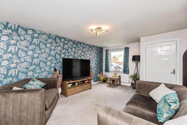 3 bed Semi-Detached for sale Image 2