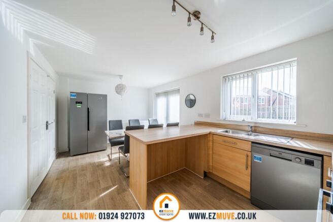 4 bed Detached for sale Image 5
