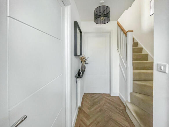 4 bed Semi-Detached for sale Image 4