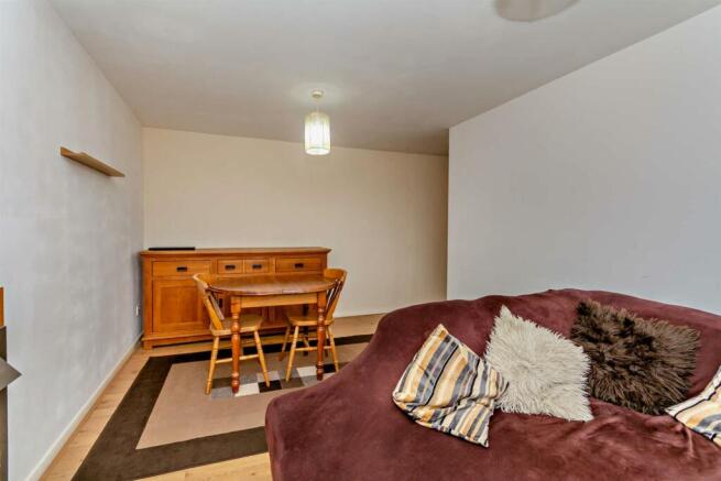 8589783-interior16-800.jpg