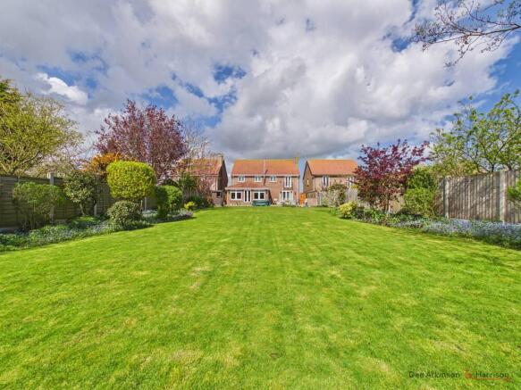 4 Bedroom House - detached for Sale