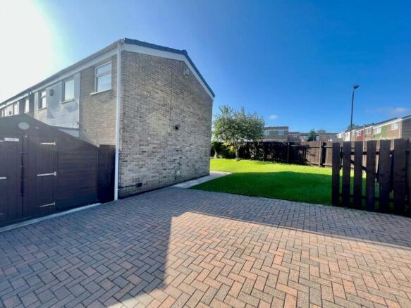 167 Foster Way 16.jpg