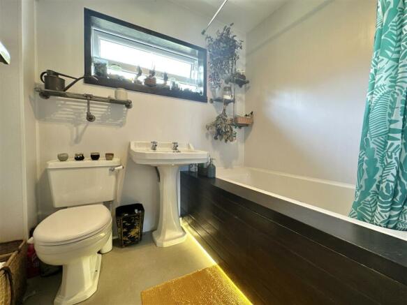 Bathroom.jpg
