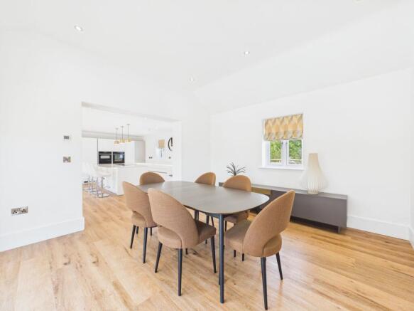4 bed Detached for sale Image 7