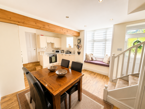 2 bed House to rent Image 4
