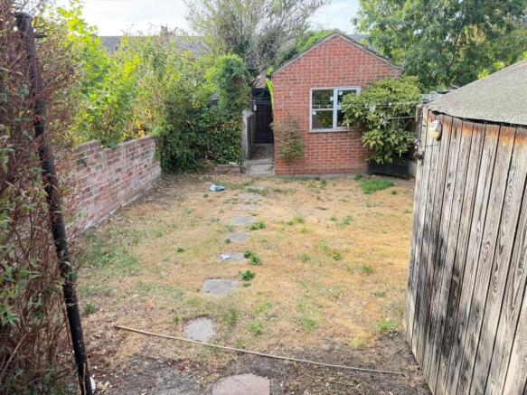 3 bed Terraced to rent Image 12