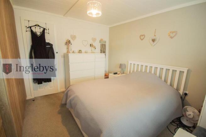 1 bed Park Home for sale Image 9