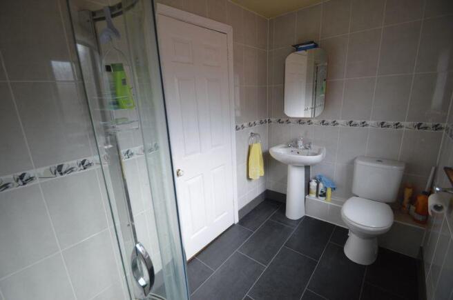 EN-SUITE SHOWE...
