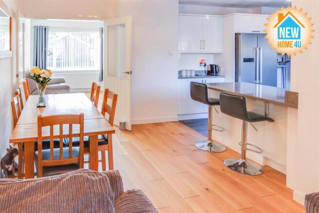 KITCHEN DINER:
