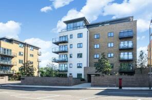 32, 89 Roebuck House, Roehampton Lane, London SW15 5FN