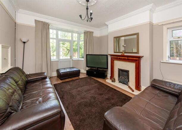 22a Richmond Road-lounge.jpg