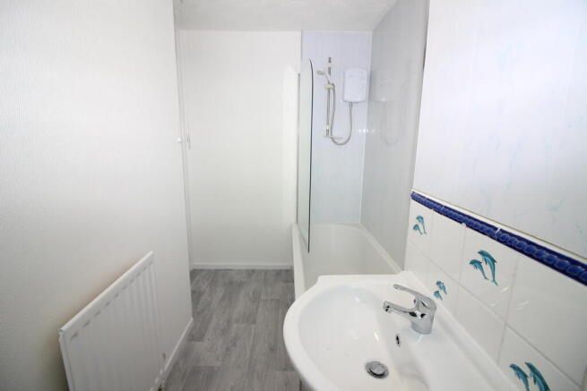 4 bed House to rent Image 10