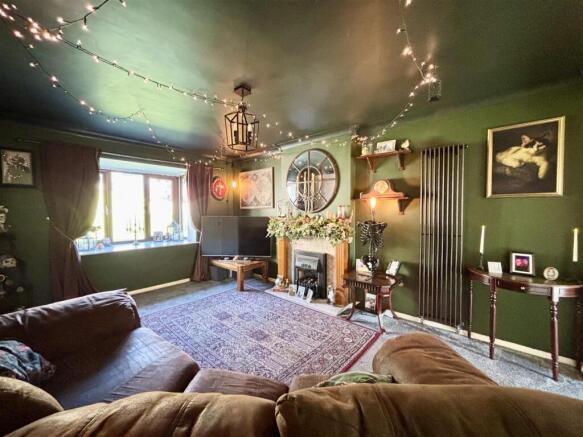 3 bed Semi-Detached for sale Image 7