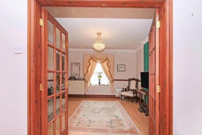 5 bed Detached for sale Image 8