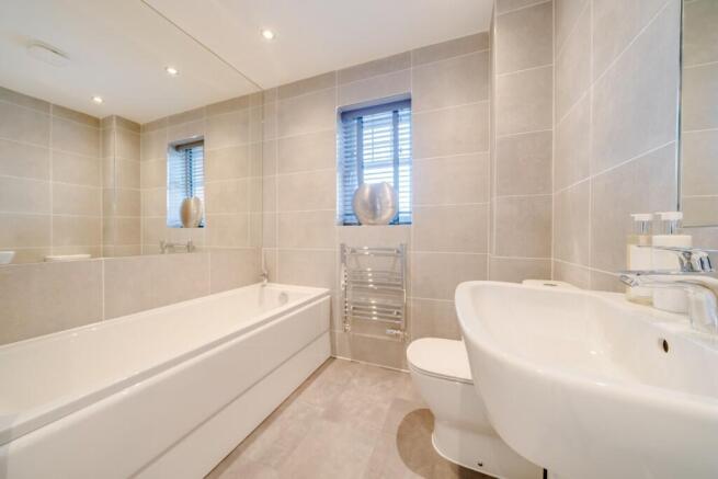 4 bed Detached for sale Image 5
