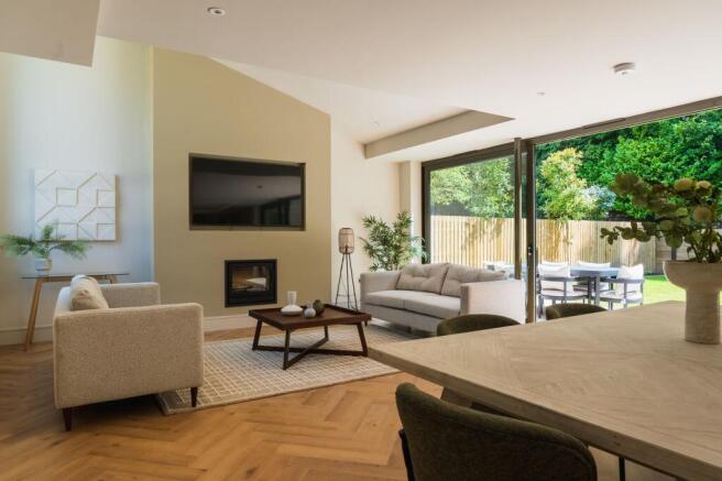 4 bed Detached for sale Image 2