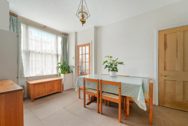 Leatherhead, Surrey, KT22 photo 4