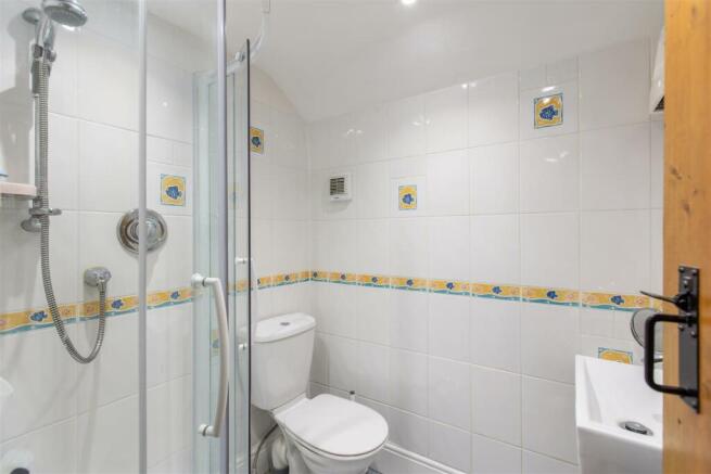 Hill Cottages 28 Shower Room.jpg