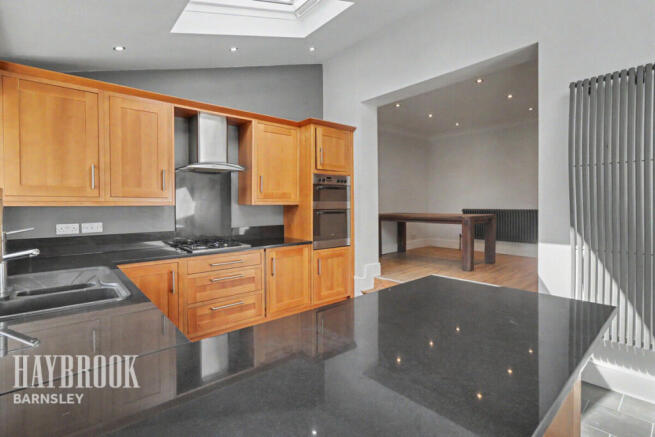 3 bed Semi-Detached for sale Image 11