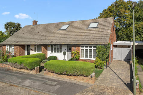 Rosefield Gardens, Ottershaw, Chertsey, Surrey, KT16