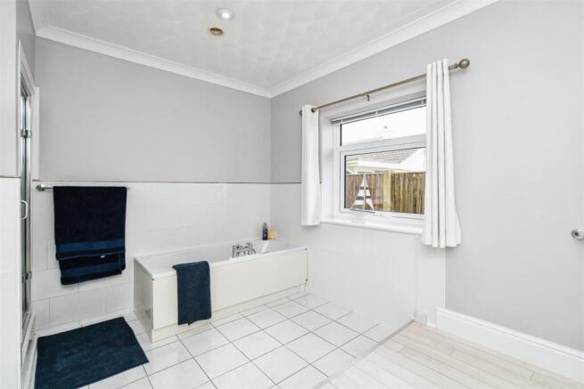 Ensuite to Bedroom 2