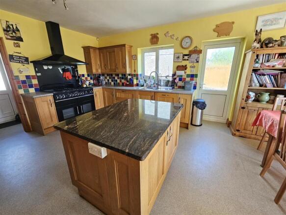 Kitchen Island.jpg