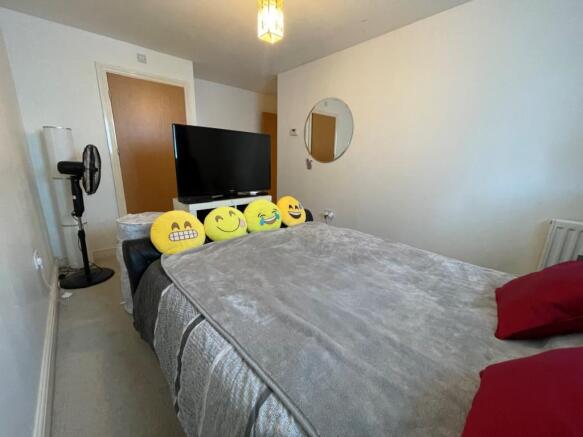 Bedroom kensington2