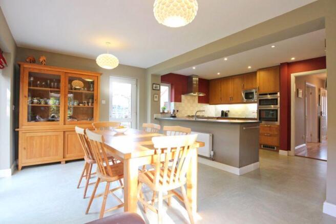 Kitchen/Dining...