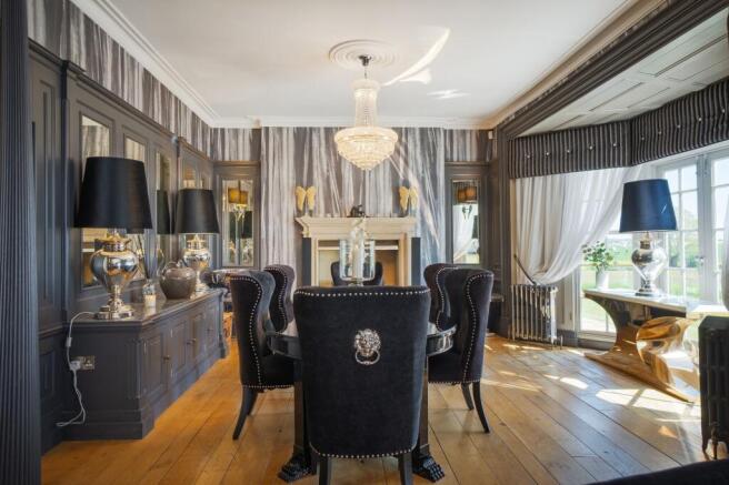 7 bed Detached for sale Image 10