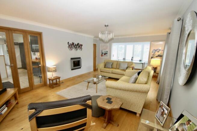 Triple aspect sitting room