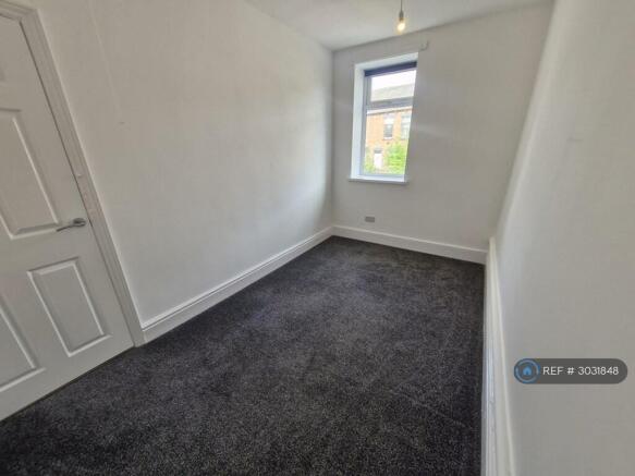 2 bed Terraced to rent Image 11
