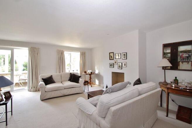 Living Room/Di...