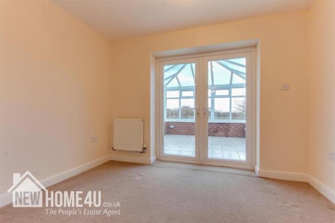 DINING ROOM / STUDY: