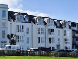 11, Crest Court, The Crescent, Newquay TR7 1FG