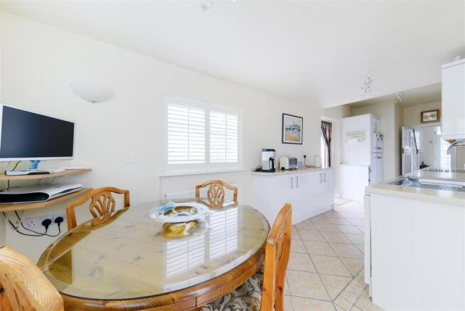 12 Brockenhurst Avenue-15.jpg